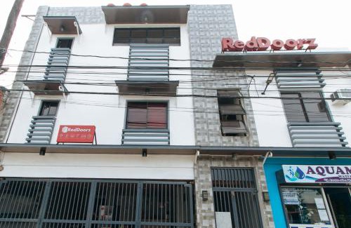 Las Pinas Hotel | RedDoorz near Christ the King Medical Center