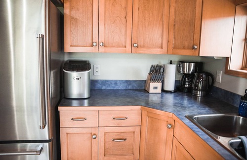 Central Kootenay Ski Chalet | Redfish Lakehouse - Lakefront & Dog Friendly - 3 bedroom/2 bath