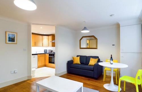 Redhill Apartment | Redhill town centre apartment by Livingo