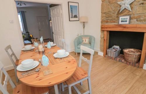 Amble House | Redshank