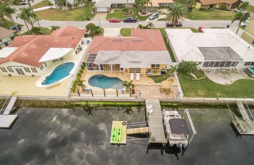 Gulf Harbors House | Reduced Fall/Winter rates! Free pontoon boat for your stay. On the water