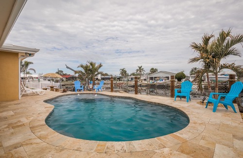 Gulf Harbors House | Reduced Fall/Winter rates! Free pontoon boat for your stay. On the water