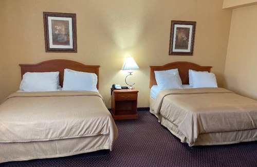 Lawrenceburg Hotel | REDWOOD INN