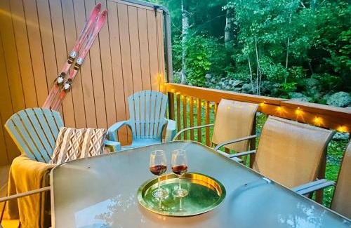 Windham House | Redwood Retreat in Windham - minutes to Mtn!