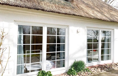 Osterhever House | Reetdach-ferienhaus "weiße Reetdachkate" in Osterhever für 5 Personen
