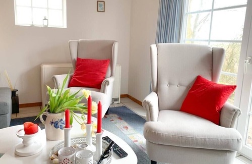 Osterhever House | Reetdach-ferienhaus "weiße Reetdachkate" in Osterhever für 5 Personen