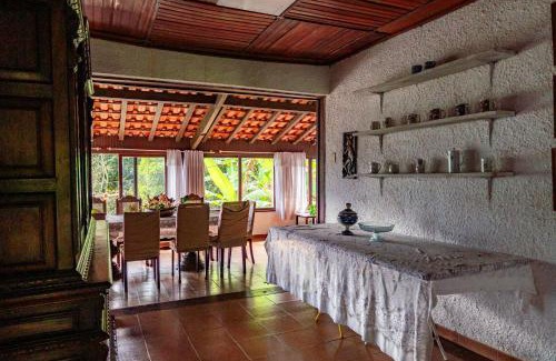 Duque de Caxias House | Refúgio na Serra de Petrópolis simples e acolhedor