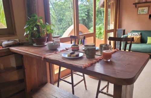 Mairipora House | Refúgio Terracota uma casa bioconstruída com arte