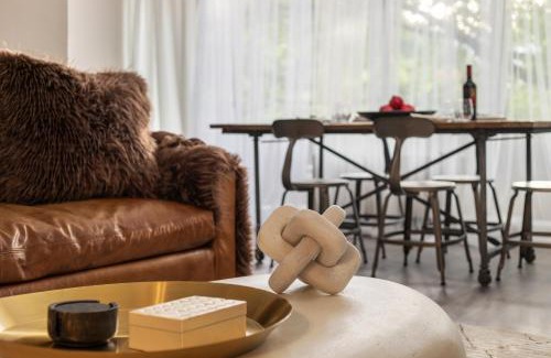 Radnor - Fort Myer Heights Apartment | Refined 2BR King Suite with Gym and Lounge - The MORGAN