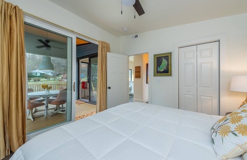 Old Fort House | Reflections on Mill Creek | Hot Tub & Walking Distance to Old Fort!