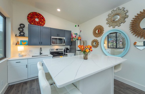 Old Fort House | Reflections on Mill Creek | Hot Tub & Walking Distance to Old Fort!