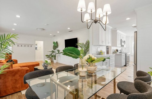 South of Conant House | Refreshing Escape| Hot Tub| Games| Beautiful Patio