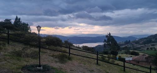 Guatavita Ski Chalet | Refugio entre el cielo AQUA