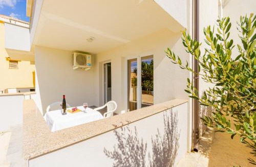 Metajna Apartment | Reful Top modern facility with large terrace or balcony