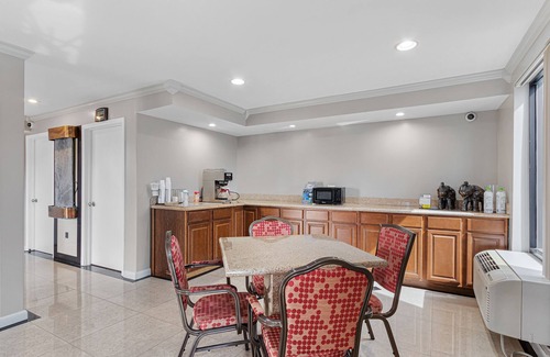 Fort Walton Beach Hotel | Regency Inn Near Boardwalk & Hurlburt Field