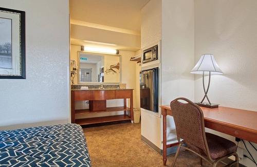 Macon Hotel | REGENCY INN & SUITES