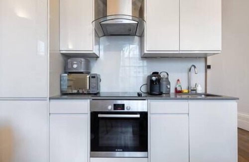 St. Pancras Apartment | Regent's Square Serenity - 5ppl