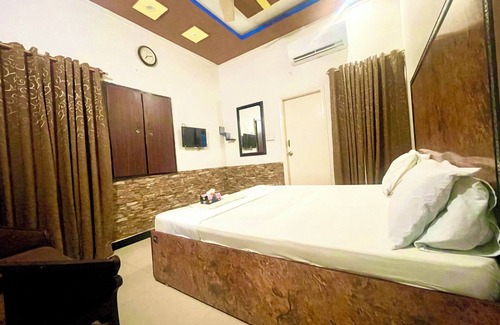 Karachi House | Rehaish inn model