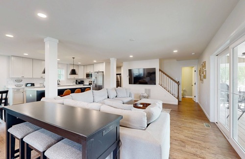 Rehoboth Beach House | Rehoboth Beach group getaway with private pool & 2 studio apts