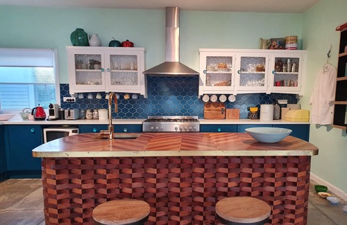 Burrill Lake House | Reimagined Designer Lakehouse in Prime Location