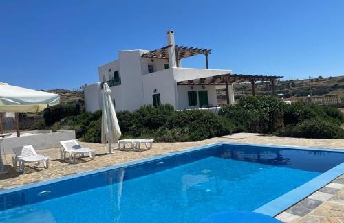 Adamas Villa | Reina Villa