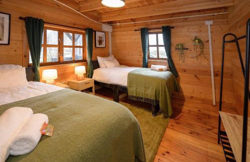 Rugeley Ski Chalet | Reindeer Lodge Very Special Retreat With Private Hot Tub Near Cannock Chase By STAE-Homes