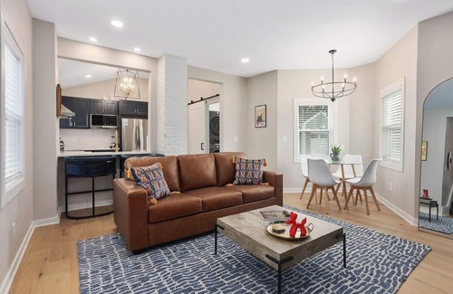 Lee's Summit House | Relax+3 BR+HotTub GameRoom Walk to DT Lee Summit