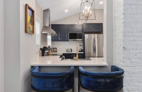 Lee's Summit House | Relax+3 BR+HotTub GameRoom Walk to DT Lee Summit