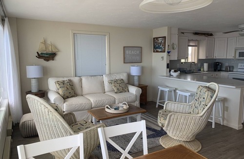 Green Harbor-Cedar Crest House | Relax and enjoy the stunning view!