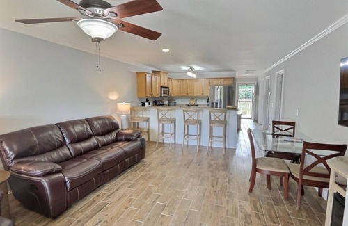 Alexander City Condo | Relax and unwind in this newly updated 3 bedroom condo on Lake Martin