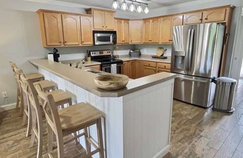 Alexander City Condo | Relax and unwind in this newly updated 3 bedroom condo on Lake Martin