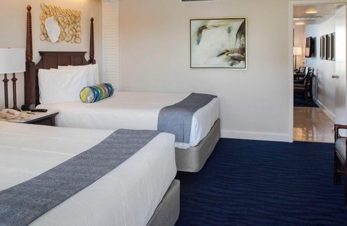 St. Pete Beach Hotel | Relax and Unwind! 2 Units w/Kitchenettes, Parking, Outdoor Swimming Pool!