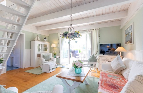 Emden House | Relax and unwind - what more could you want :-)