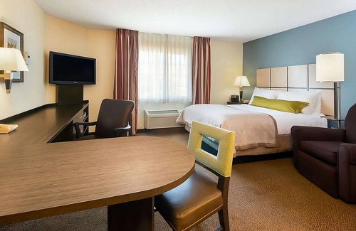 Mount Laurel Hotel | Relax and Recharge! Free Parking, Pets Allowed, Near Lincoln Financial Field