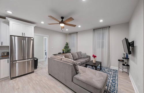 Prescott House | Relax at a Charming West Oakland Victorian