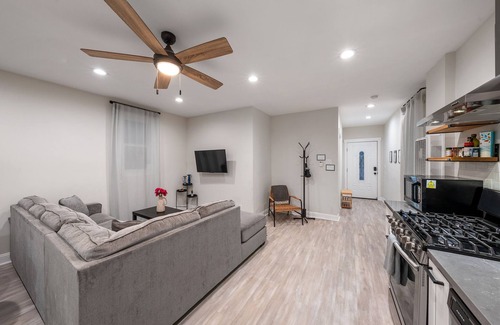 Prescott House | Relax at a Charming West Oakland Victorian