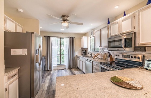 Saint Helena Island House | Relax at Sandpiper Cottage: Fripp Island Gem with Bikes, Smart TVs, Deck, and Pet-Friendly Comfort!