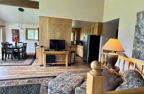 Nordman House | Relax by Priest Lake your cozy retreat within 2 miles to Elkins and the lake