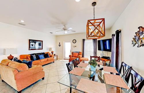 Fort Morgan Pines House | Relax by the Bay