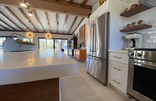 Yucca Valley House | Relax by the Waterfall *Sanctuary in the Desert* 10 min to JTNP