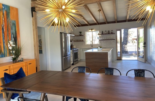 Yucca Valley House | Relax by the Waterfall *Sanctuary in the Desert* 10 min to JTNP