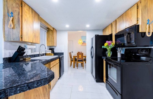 Bradenton House | Relax Gateway Near IMG Private Pool and Beach