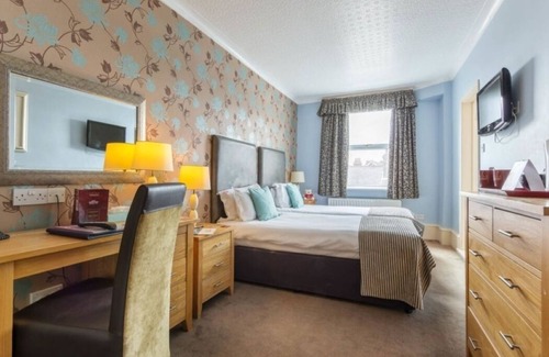Westcliff-on-Sea Hotel | Relax in a Stylish Coastal Retreat Steps from Southend Highlights
