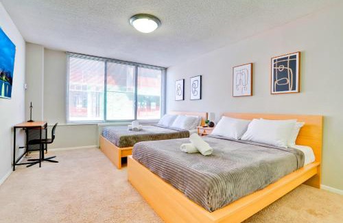 Crystal City Apartment | Relax in Apt Close to Highlight Landmarks