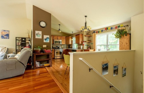 Como House | Relax in beautiful Lake Como. Less than 10 minutes to downtown Lake Geneva.