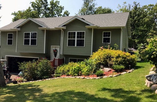 Como House | Relax in beautiful Lake Como. Less than 10 minutes to downtown Lake Geneva.