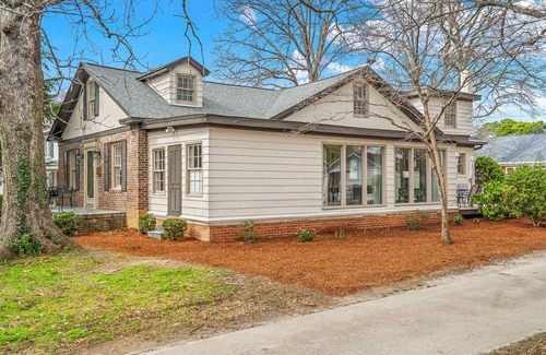 Burlington House | Relax in Luxury The Fogleman House in Historic Downtown Burlington