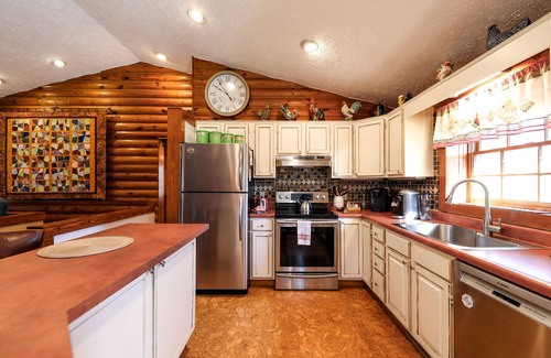 Lovingston Cabin | Relax in Natures Beauty: Private Log Cabin with Spacious Open Living Area
