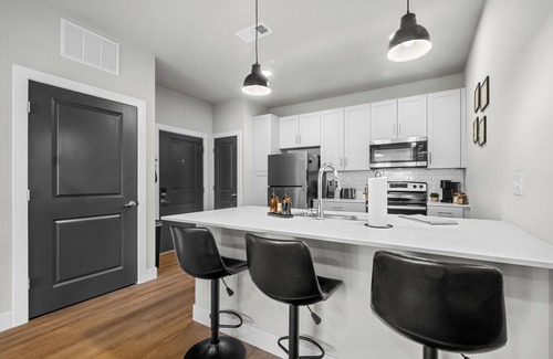 Rogers Apartment | Relax in Style Charming 1BR w/sectional ,Pool, Gym, Free Parking & All the Comforts of Home