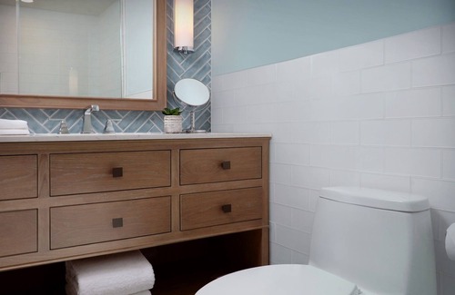 Uptown - Upper Duval Hotel | Relax in Style with 3 Swimming Pools Access and Easy Beach Walks in Key West